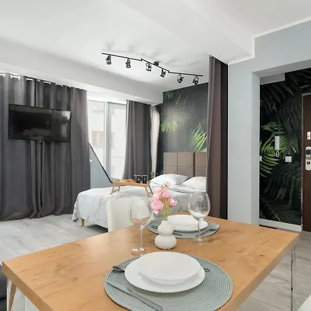 Stylowe I Eleganckie Studia Very Berry W Poznaniu By Renters Apartment *