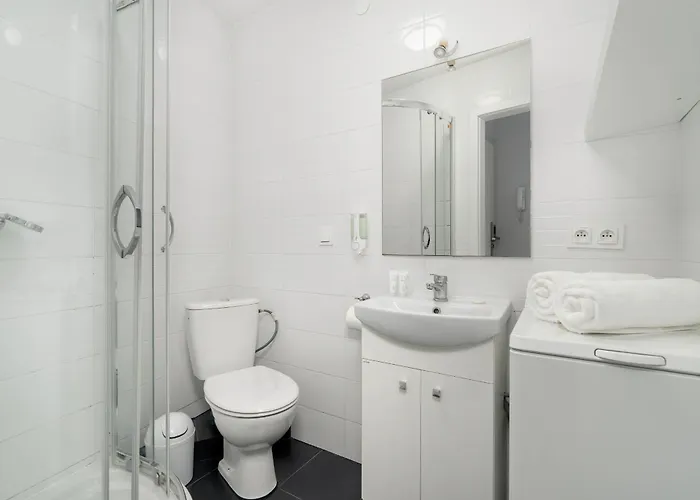 Stylowe I Eleganckie Studia Very Berry W Poznaniu By Renters פוזנן