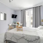 Stylowe I Eleganckie Studia Very Berry W Poznaniu By Renters Apartment Poznan