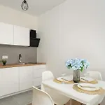 Apartment Stylowe I Eleganckie Studia Very Berry W Poznaniu By Renters