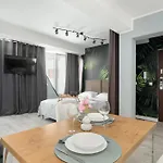 Stylowe I Eleganckie Studia Very Berry W Poznaniu By Renters Apartment *