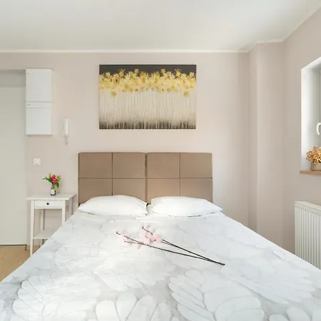 Διαμέρισμα Stylowe I Eleganckie Studia Very Berry W Poznaniu By Renters Πόζναν
