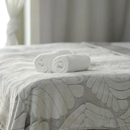 Stylowe I Eleganckie Studia Very Berry W Poznaniu By Renters * Πόζναν
