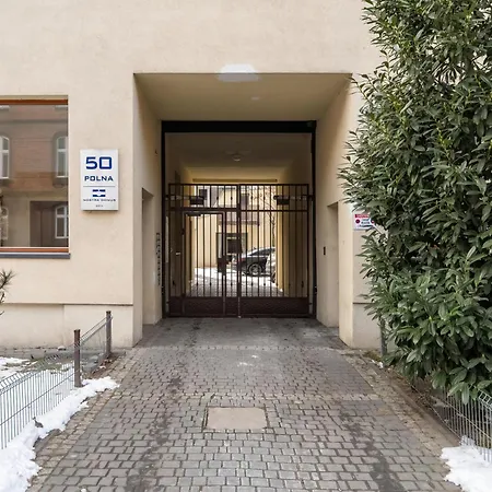 Stylowe I Eleganckie Studia Very Berry W Poznaniu By Renters Apartment Poznan