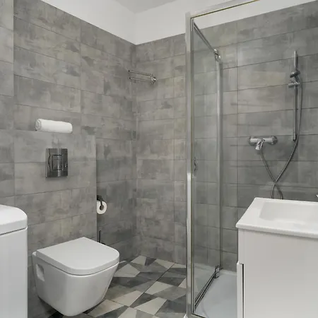 Stylowe I Eleganckie Studia Very Berry W Poznaniu By Renters * Πόζναν