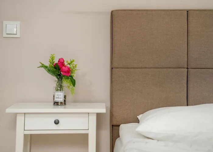 Stylowe I Eleganckie Studia Very Berry W Poznaniu By Renters * Poznań